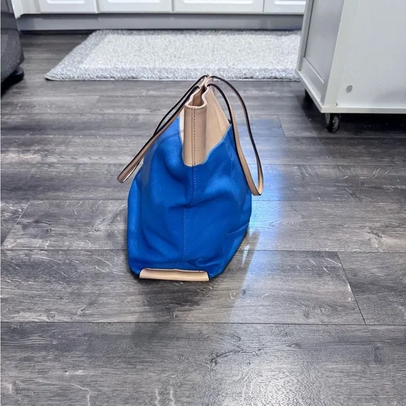 Isaac Mizrahi Blue and Tan Tote Bag - Picture 6 of 11